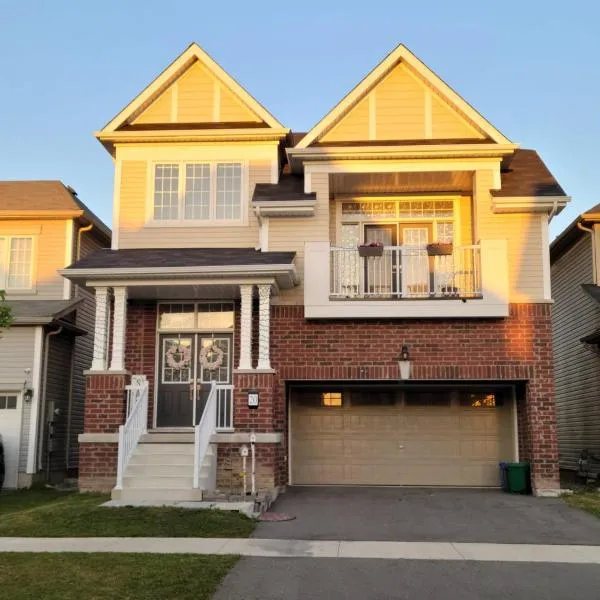 Niagara- Beautiful cozy Sunfilled big complete house minutes drive from Falls，位于威兰的酒店
