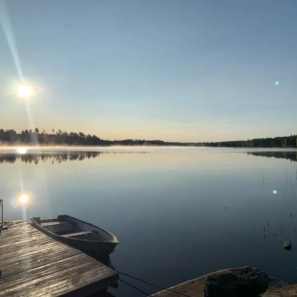 Cozy cottage by the lake, Charlottenberg，位于夏洛滕贝格的酒店