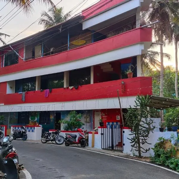 Abhi's cafe avaduthura kovalam，位于可瓦兰的酒店