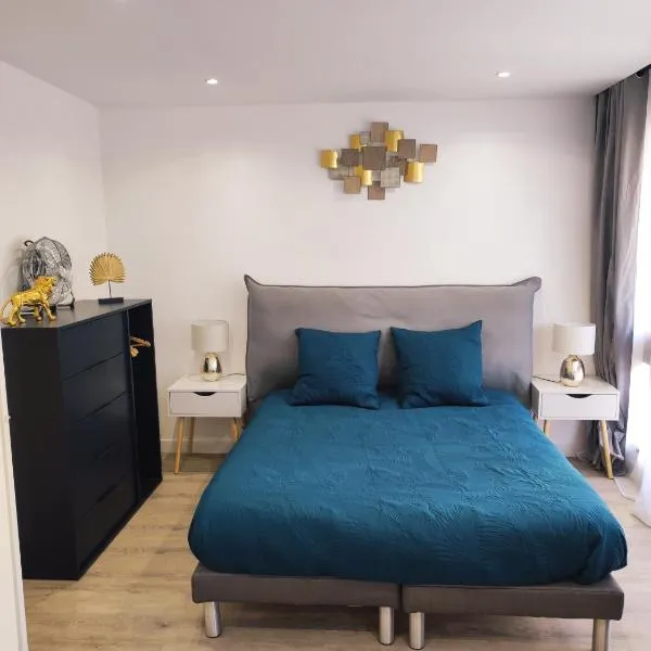 Lumineux Charming Appartement - Cozy Flat，位于勒谢奈的酒店