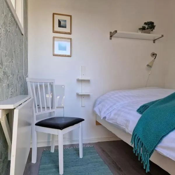 Övernattningsrum i separat gästhus på Sävastön，位于博登的酒店