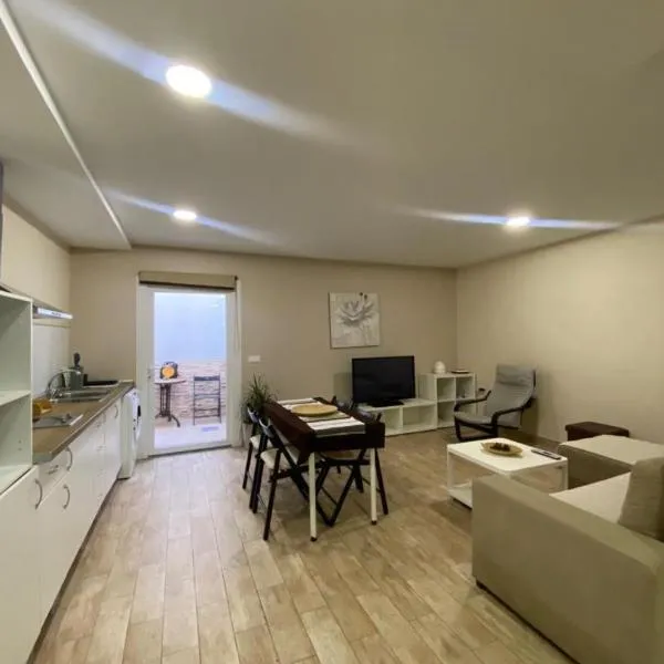 Apartamentos Albeniz，位于La Ballenera的酒店