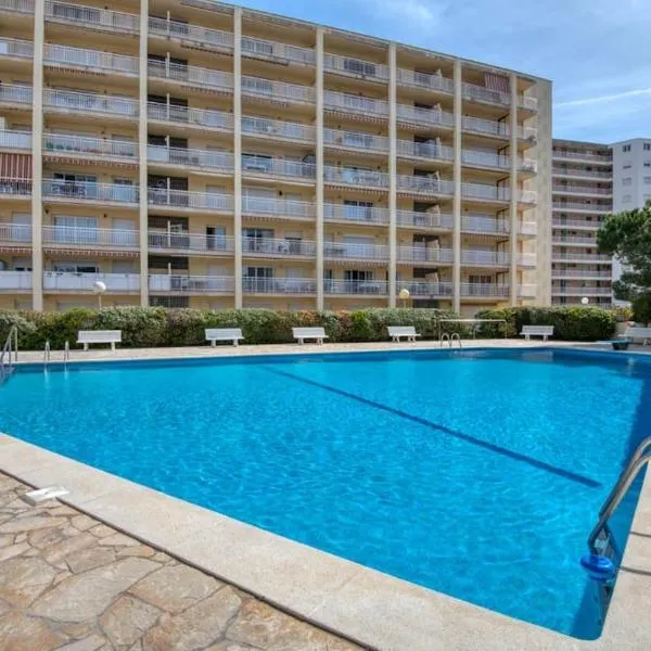 Apartamento con piscina junto a la playa，位于圣安东尼奥·德·卡隆的酒店