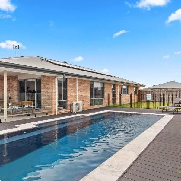 'The Pool House' Spacious Family Stay at Hervey Bay，位于赫维湾的酒店
