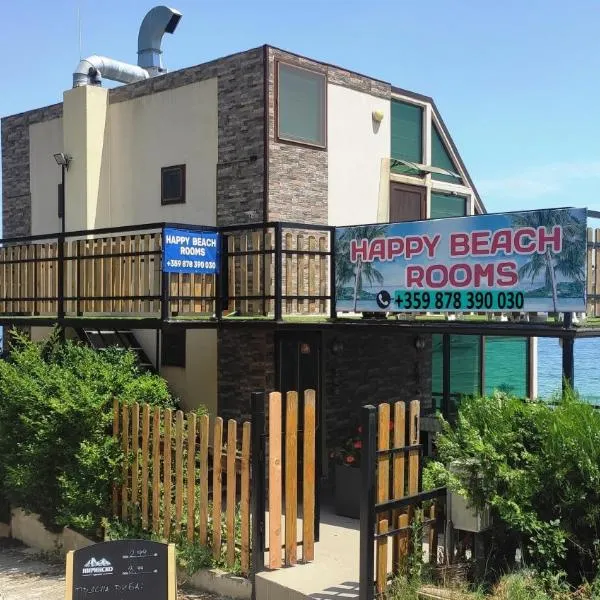 Hemingway rooms in Happy Beach，位于瓦尔纳的酒店