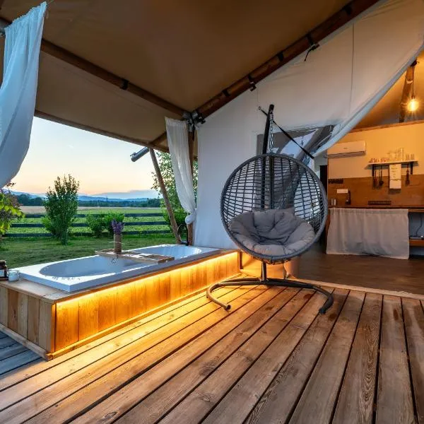 Glamping Kolpa Resort，位于Gradac的酒店