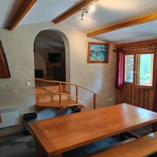 Chalet Le Grand Méan，位于阿尔克河畔博讷瓦勒的酒店
