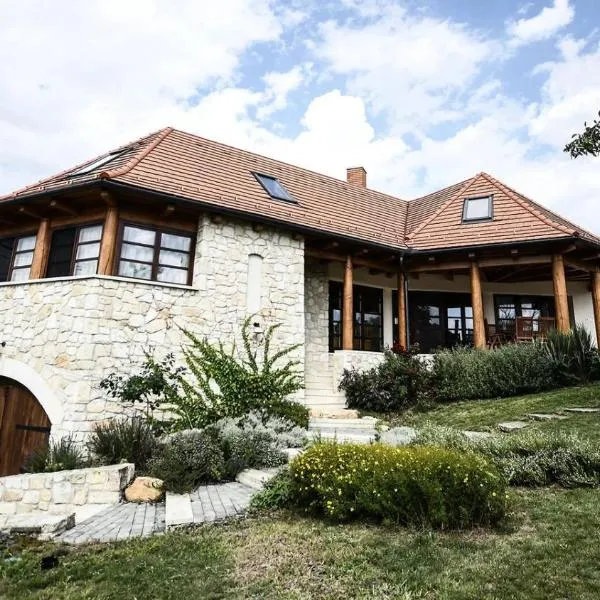 Juharos Vendégház，位于马德的酒店