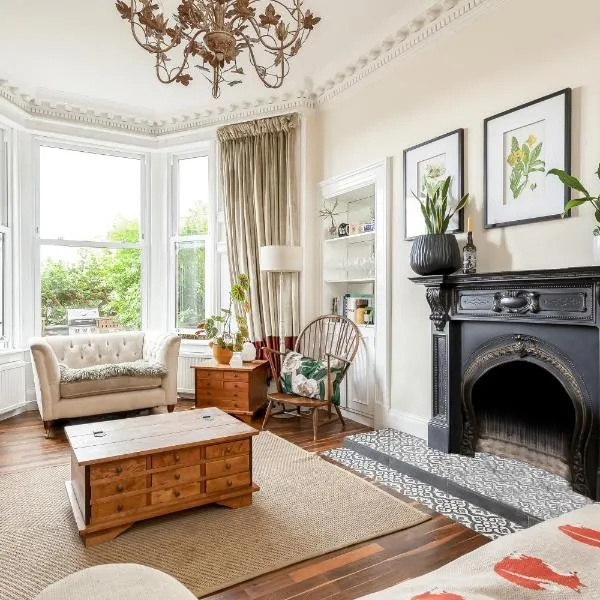 Stylish Victorian Apartment's close to the Botanical gardens, Free parking!，位于本泰兰的酒店