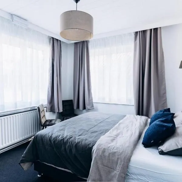 Atomihotel: Contemporary Comfort Steps from the Atomium!，位于布鲁塞尔的酒店