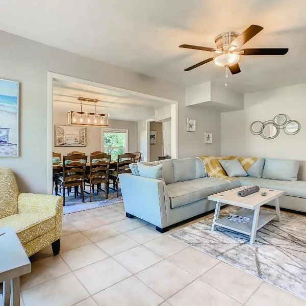 5min from the beach 8 min from Siesta Key，位于萨拉索塔的酒店