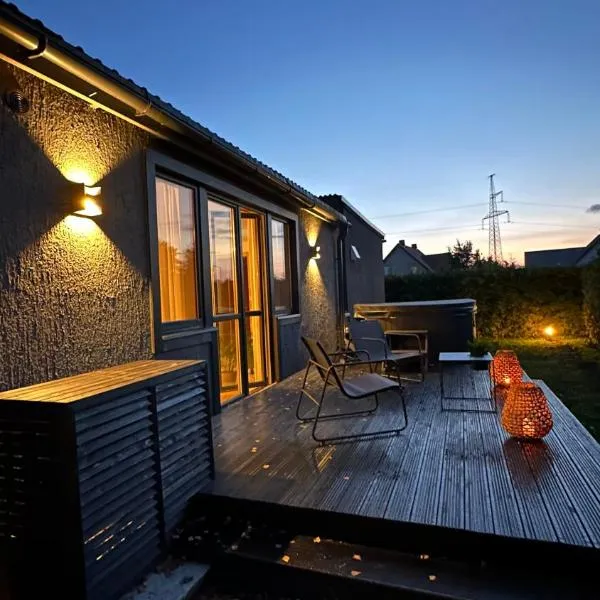 ULU House With Terrace & Hot Tub，位于马鲁佩的酒店