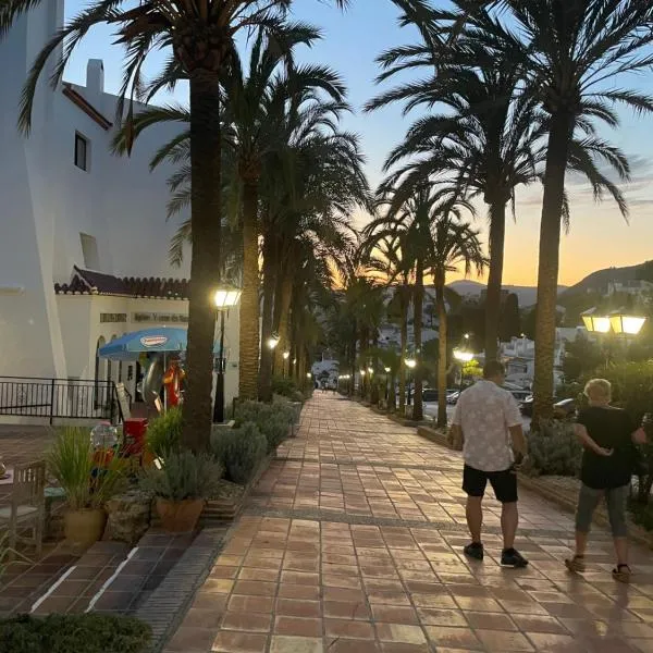 Lovely studio Nerja ground floor，位于内尔哈的酒店