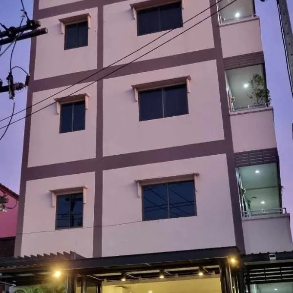 ก้านกล้วยแมนชั่น Gankluy Mansion，位于普吉镇的酒店