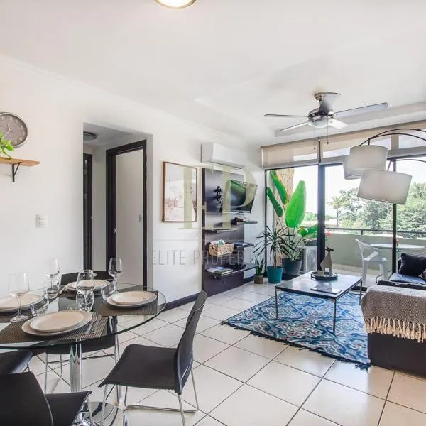 CR MARIPOSA RENTALS Cozy Retreat with Pool,Tennis,Gym,Free WiFi，位于圣安娜的酒店