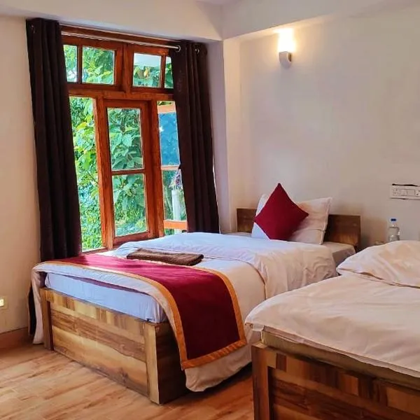 Silent wood retreat Phadamchen，位于Padamchen的酒店