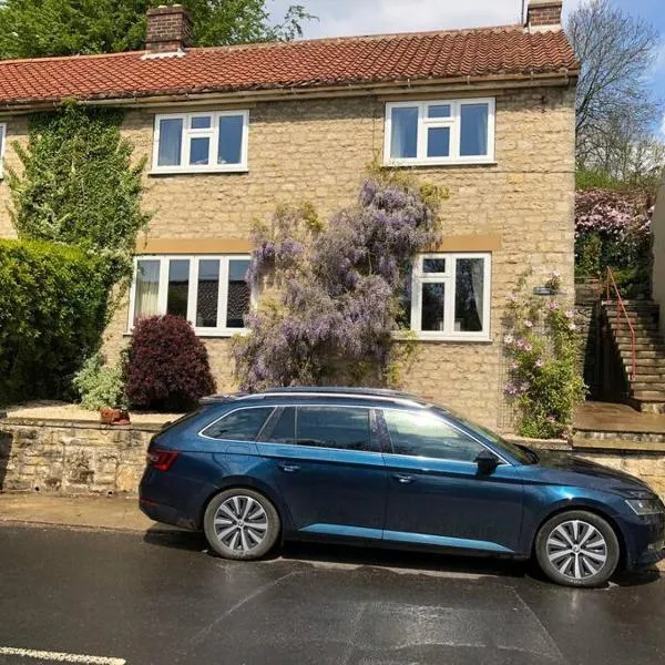 St Anthony’s, bright perkily decorated 3 bedroom house，位于Ampleforth的酒店