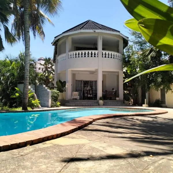 Diani Hideaway Beach Villa，位于Galu的酒店