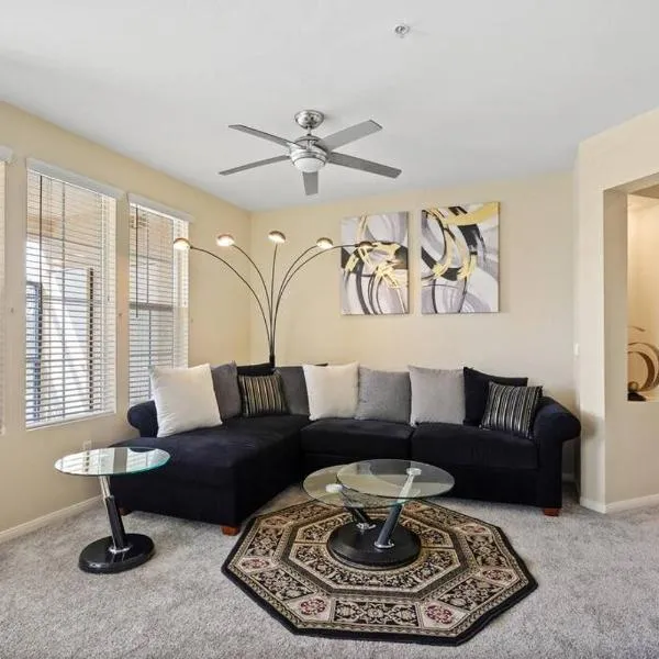 Luxury 2BR/2BA! 5 MIN to Disney!，位于安纳海姆的酒店