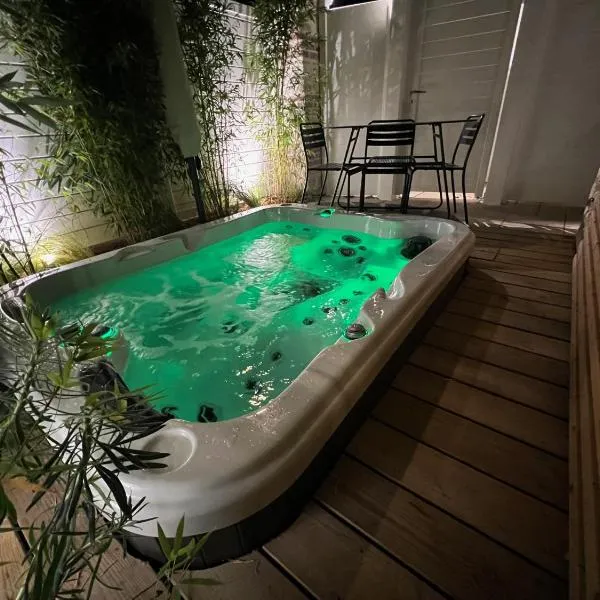 Villa MaRisKa et son Spa, avec balcon，位于乌伊斯特勒昂的酒店