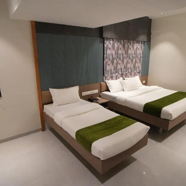 Hotel Modi Samrat，位于Chikalthān的酒店