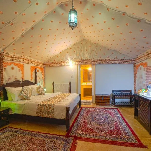 Hilton Jaisalmer Desert camp，位于Khābha的酒店