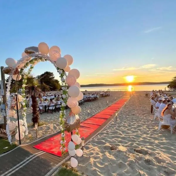Grand mobil-home 4 chambres clim - 10 places - Océan - Plage accès direct Siblu，位于加斯泰的酒店