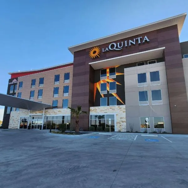 La Quinta Inn & Suites by Wyndham Del Rio，位于德尔里奥的酒店