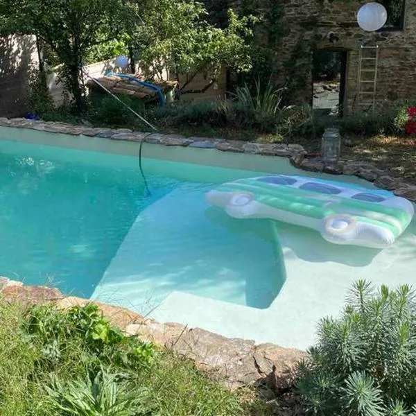 Appartement de Charme dans un Ancien Mas Cévenol piscine et jacuzzi，位于瓦勒罗盖的酒店