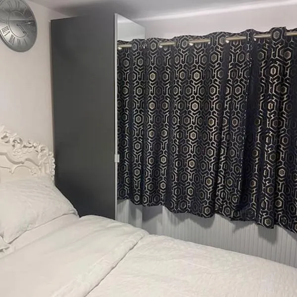 Cosy and warm studio apartment in Bexleyheath，位于Belvedere的酒店