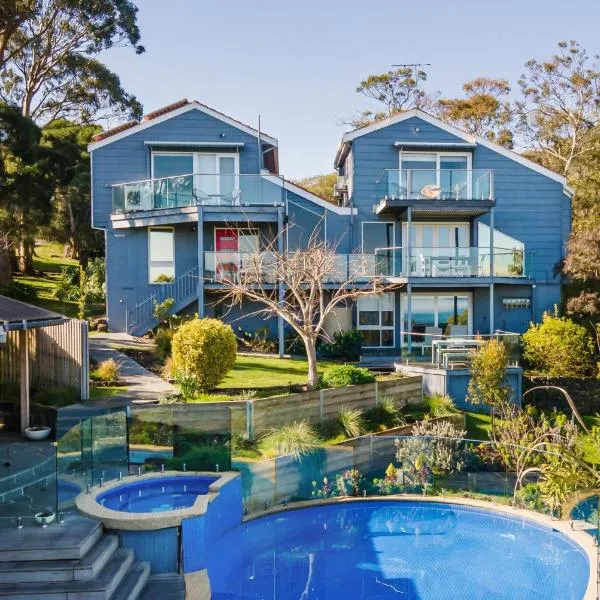 Bay Views From Drury Lane with Solar Heated Pool and Gas Heated Spa，位于德罗马纳的酒店