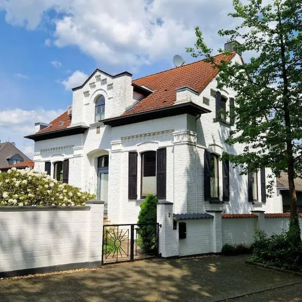 Historische Villa mit Garten, Luxus，位于梅尔布施的酒店