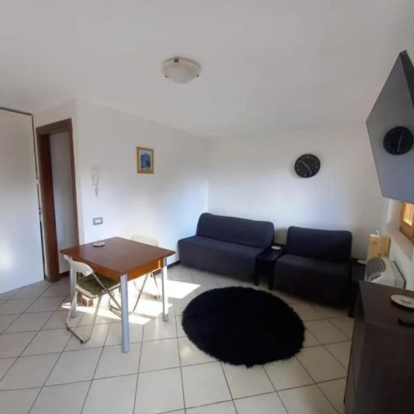 CASA TATA -Appartamento vista mozzafiato,位于Lizzola Alta的酒店