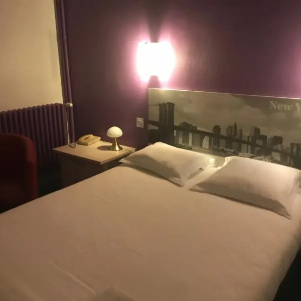 Hotel Couleurs Sud Centre-ville Gare Charleville-Mézières，位于沙勒维尔-梅济耶尔的酒店