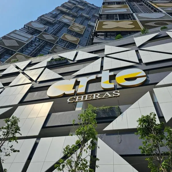 Arte Cheras The Premium Suites by iLuxHome，位于沙登的酒店