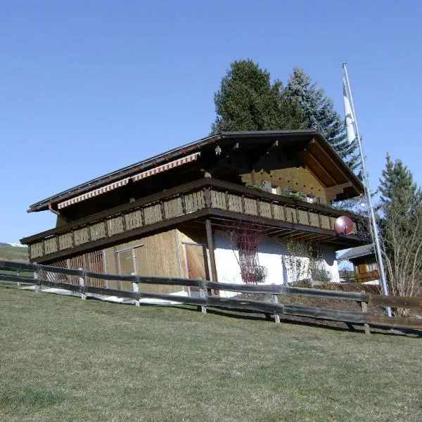 Haus Chalet Beverin，位于Cazis的酒店