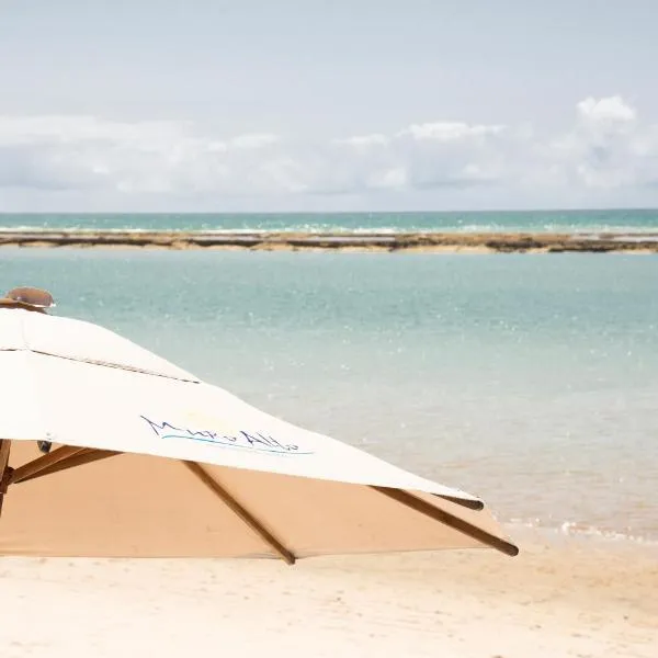Flat Marupiara, no melhor trecho da praia de Muro Alto, beira-mar com piscina, equipado, varanda, restaurante, estacionamento e wi-fi, a 10' de carro de Porto de Galinhas，位于Santo Agostinho的酒店