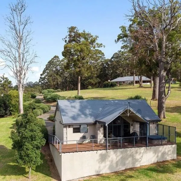 Scarlet Woods Chalets，位于Quinninup的酒店