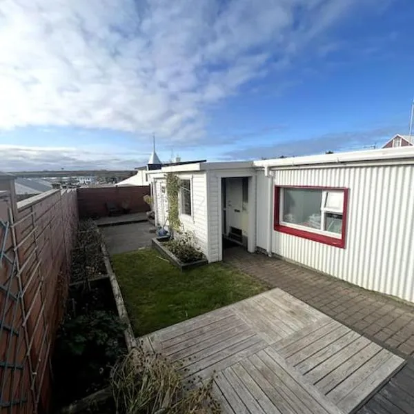 Guesthouse 10 min from Airport.，位于Njarðvík的酒店