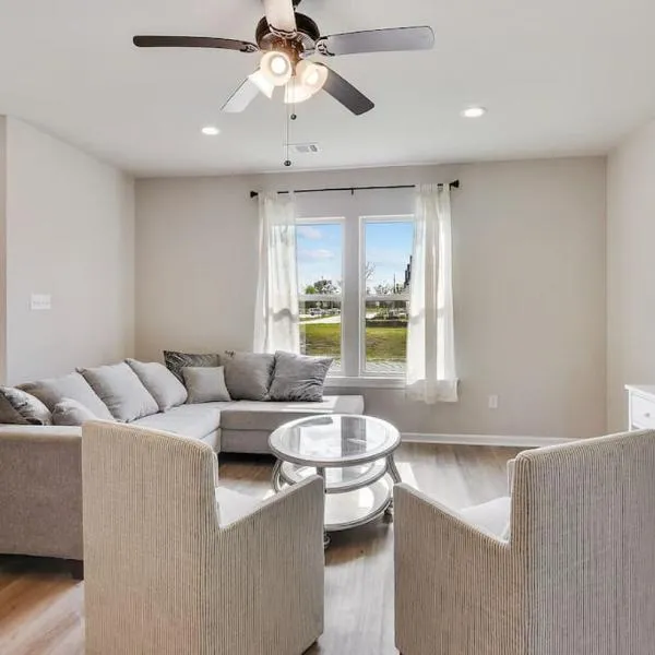 Brand-new home close to LSU campus，位于巴吞鲁日的酒店
