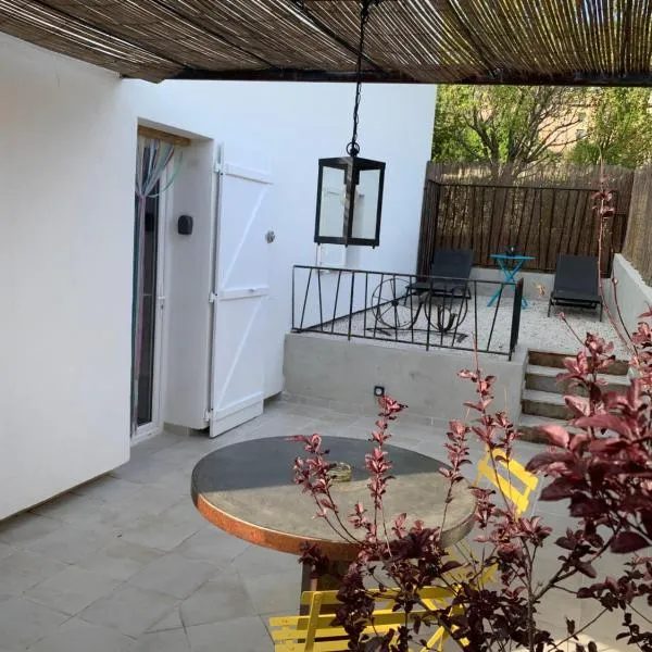 Appartement au calme et belle terrasse，位于Briançonnet的酒店