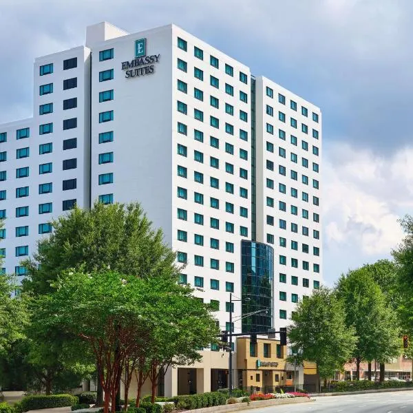 Embassy Suites by Hilton Atlanta Buckhead，位于桑迪斯普林斯的酒店