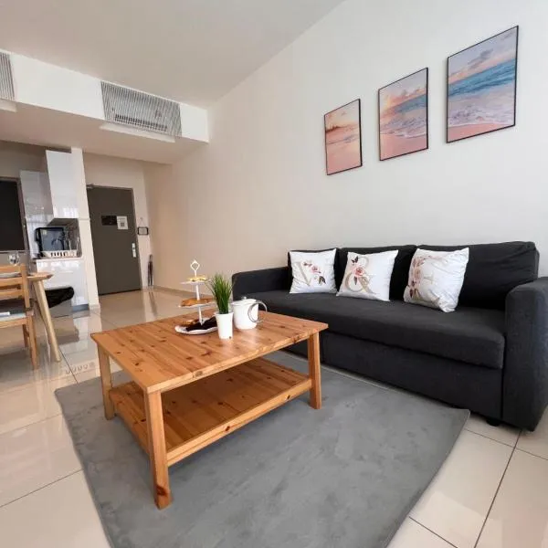 Luxury & Glamorous Suite#Georgetown#InfinityPool#2 BR, Living Room with Double Bed，位于乔治市的酒店