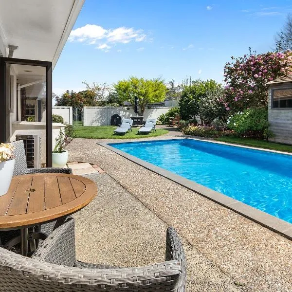 Hamilton Summer Treat- 4 Bedroom with pool，位于汉密尔顿的酒店