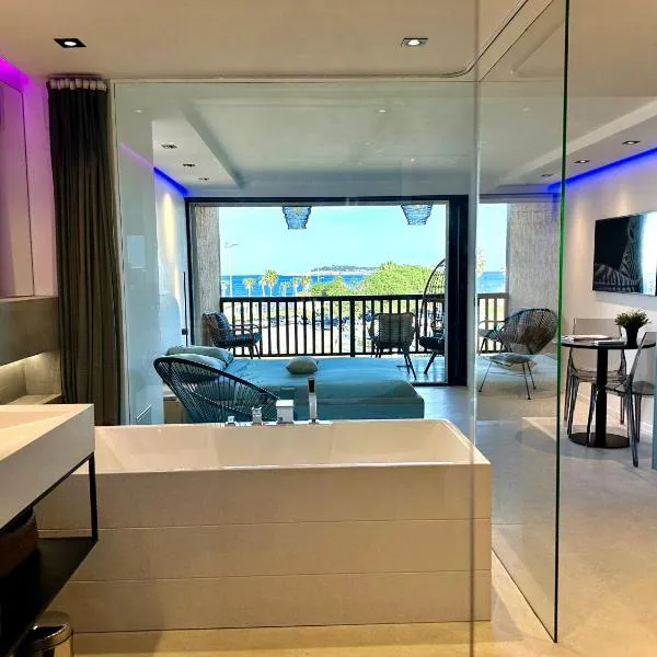 Appartement neuf climatisé - vue mer Saint-Tropez - 50m plage et port - piscine，位于加桑的酒店