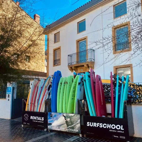 Zarautz Surf House，位于扎鲁亚斯的酒店