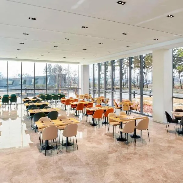 ibis Styles Ambassador Incheon Airport T2，位于Changhwa-ri的酒店