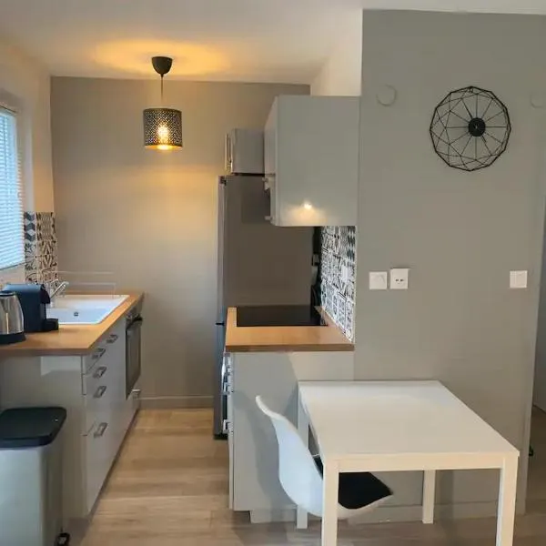 Les chambres du Graoully - Le 136 - Metz Queuleu - Place de parking intérieur，位于梅斯的酒店