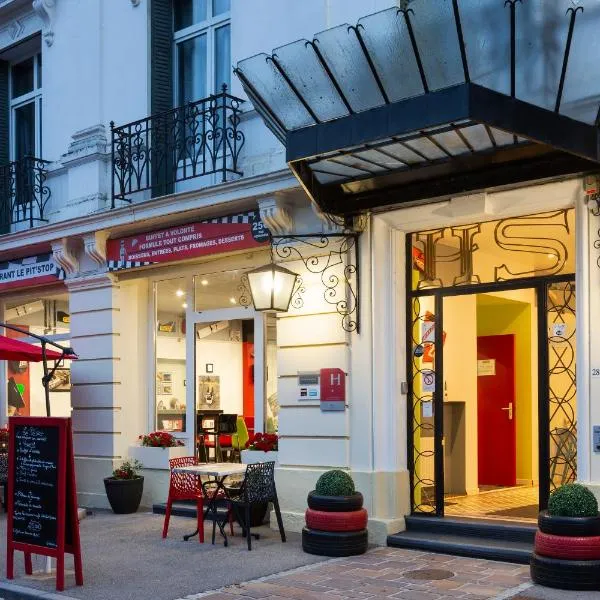 Enzo Hotels Contrexeville by Kyriad Direct，位于Saint-Julien的酒店