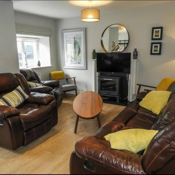 Cheerful 3 bed in the heart of Fethard village，位于Bannow的酒店